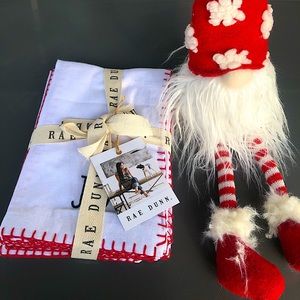 RAE DUNN: Set of 4 Embroidered Christmas Napkins - 100% Cotton 🎄